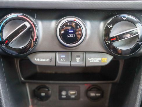 Used 2020 Hyundai Kona SEL FWD image 34