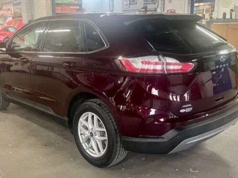 Certified 2022 Ford Edge SEL w/ Convenience Package AWD/4WD image 4