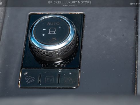 Used 2023 Land Rover Discovery S R-Dynamic image 25