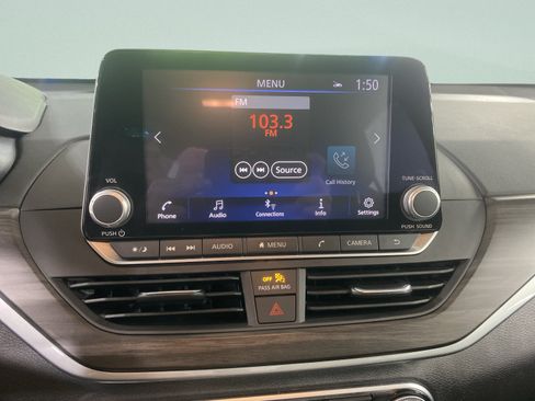 Used 2025 Nissan Altima 2.5 SV FWD image 23