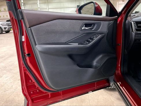 Used 2023 Nissan Rogue SV image 21