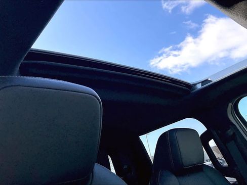 Used 2024 Toyota Tacoma Limited w/ Limited Package (LT) image 13