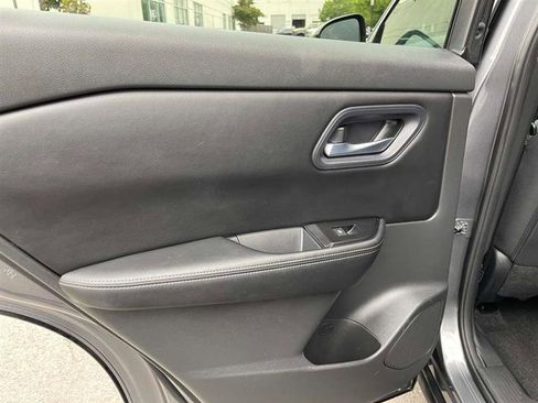 Used 2024 Nissan Rogue SV image 81