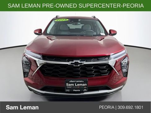 Used 2025 Chevrolet Trax LT w/ Driver Confidence Package FWD image 2