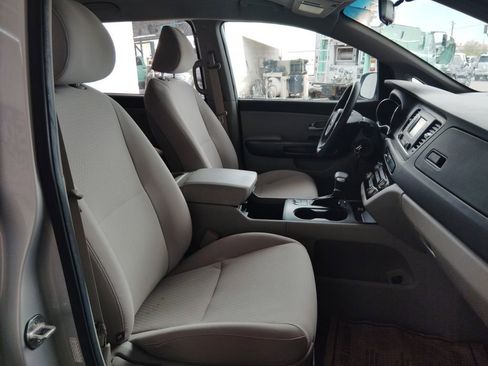 Used 2018 Kia Sedona L FWD image 12