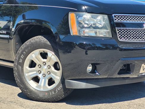 Used 2013 Chevrolet Avalanche LTZ AWD/4WD image 3