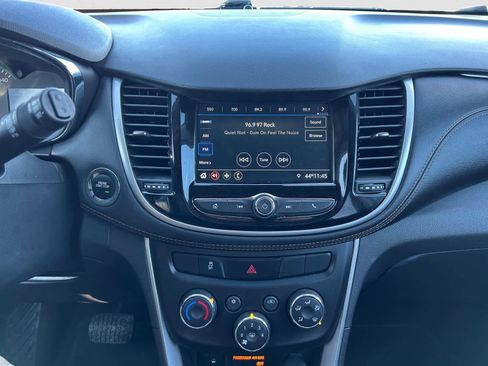 Used 2019 Chevrolet Trax LT w/ LT Convenience Package image 14