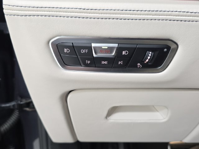 Used 2019 BMW X7 xDrive50i w/ M Sport Package AWD/4WD image 26
