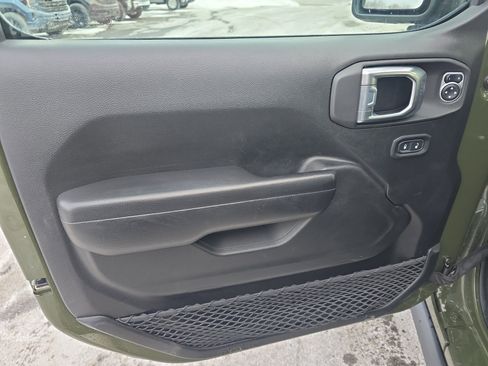 Used 2021 Jeep Gladiator Rubicon w/ Safety Group image 17