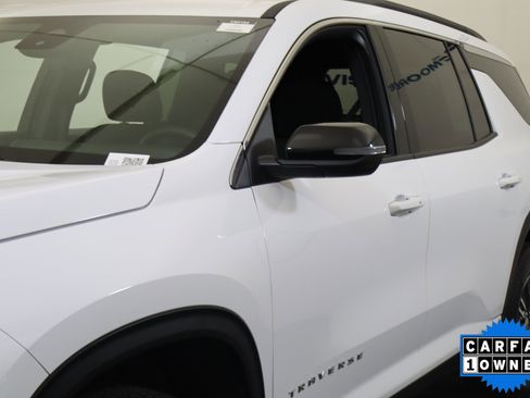 Used 2025 Chevrolet Traverse LT image 12