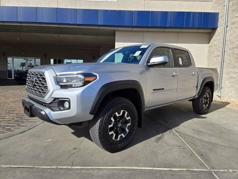 Used 2023 Toyota Tacoma TRD Off-Road image 2