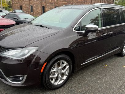 Used 2018 Chrysler Pacifica Limited w/ Advanced Safetytec Group