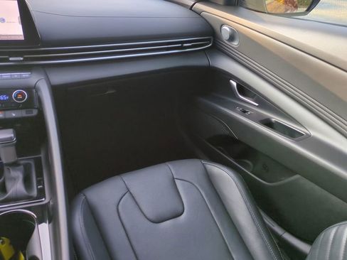 Used 2023 Hyundai Elantra Limited image 17