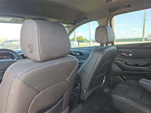 Used 2023 Chevrolet Traverse RS image 12