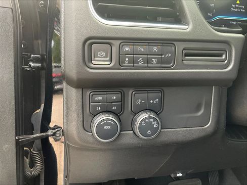 Used 2022 Chevrolet Tahoe Z71 w/ Luxury Package AWD/4WD image 35