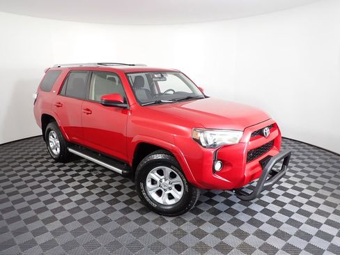 Used 2018 Toyota 4Runner SR5 AWD/4WD image 5