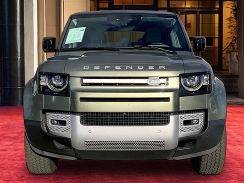 Used 2024 Land Rover Defender 110 S image 3