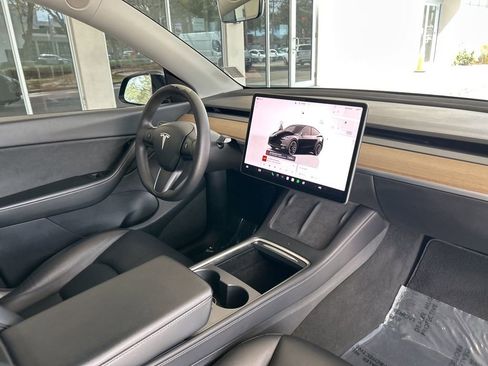 Used 2022 Tesla Model Y Performance image 23