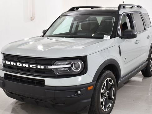 Used 2023 Ford Bronco Sport Outer Banks w/ Tech Package AWD/4WD image 2