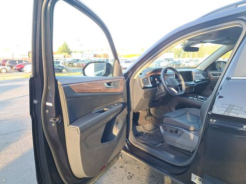 Used 2024 Volkswagen Atlas SE image 21