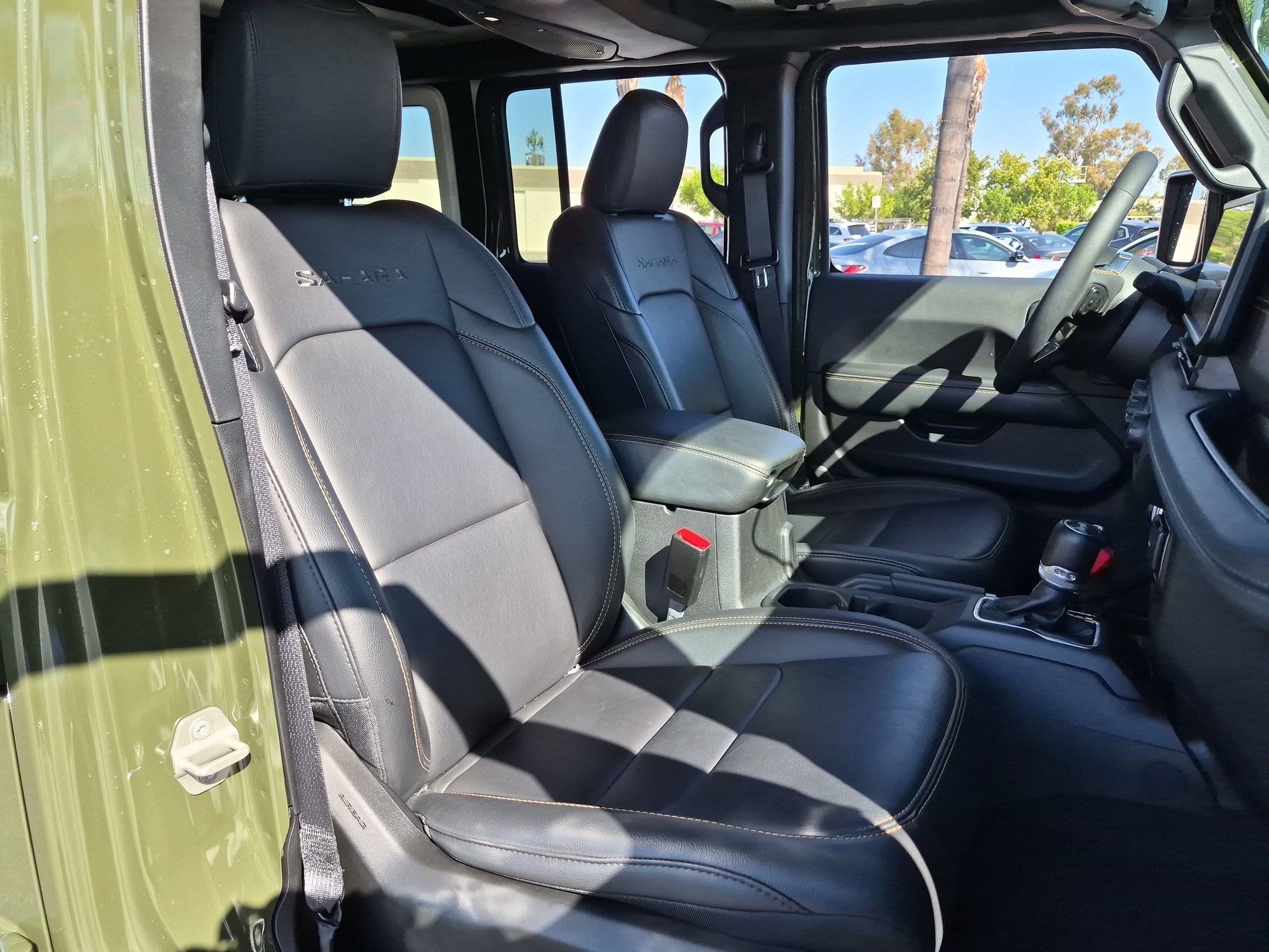 Used 2024 Jeep Wrangler Unlimited Sahara w/ Safety Group AWD/4WD image 31