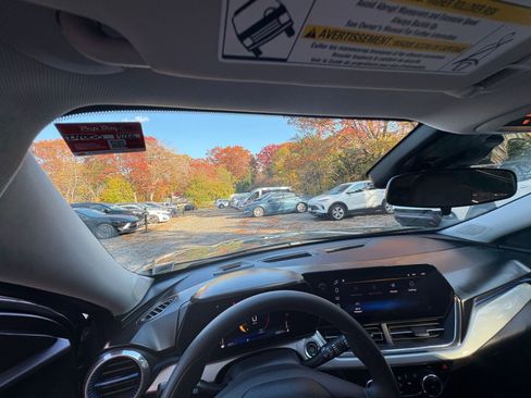 Used 2025 Chevrolet Trax LT image 30