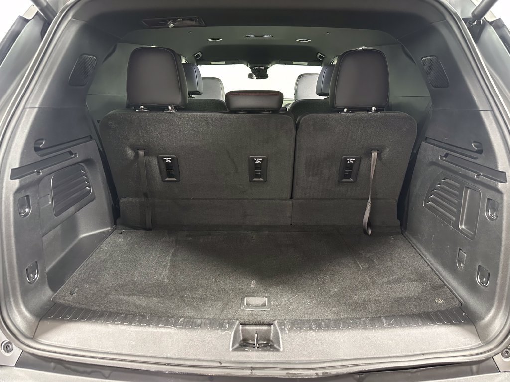 Used 2025 Chevrolet Traverse Z71 w/ LPO, Floor Liner Package AWD/4WD image 31