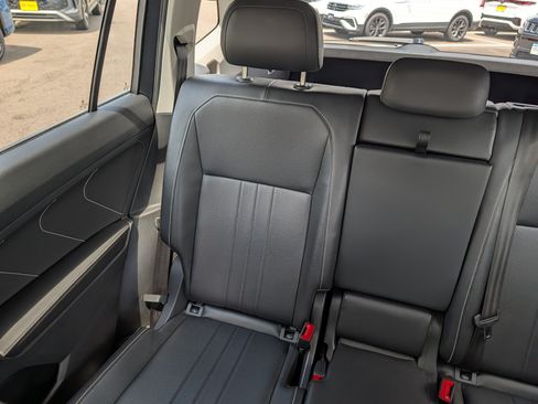 Certified 2024 Volkswagen Tiguan SE w/ MDO Package, Two-Row AWD/4WD image 12