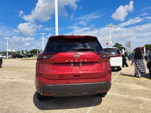 Used 2025 Nissan Rogue SV FWD image 4