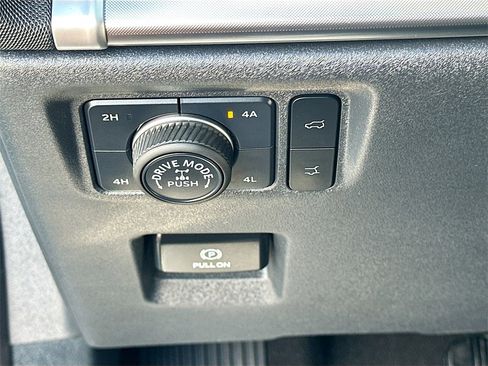 Used 2025 Ford Expedition Tremor image 10