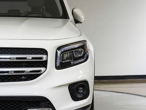 Used 2023 Mercedes-Benz GLB 250 w/ Premium Package image 54