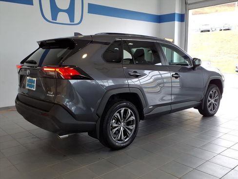 Used 2023 Toyota RAV4 XLE Premium image 4