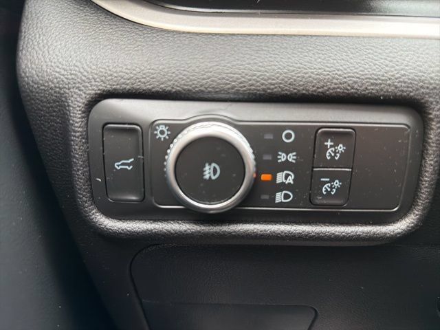 Used 2022 Ford Explorer XLT w/ Equipment Group 202A AWD/4WD image 19