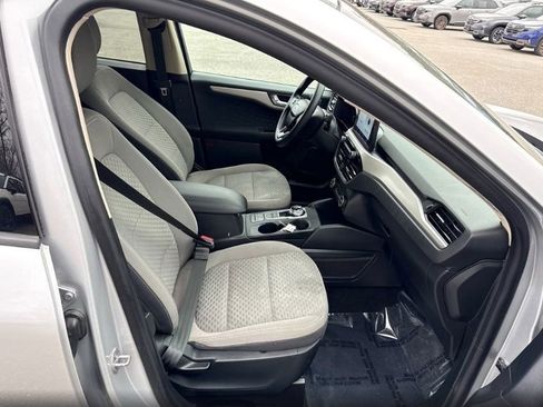 Used 2020 Ford Escape SE image 14