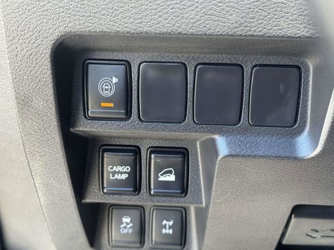 Used 2025 Nissan Frontier PRO-4X AWD/4WD image 18