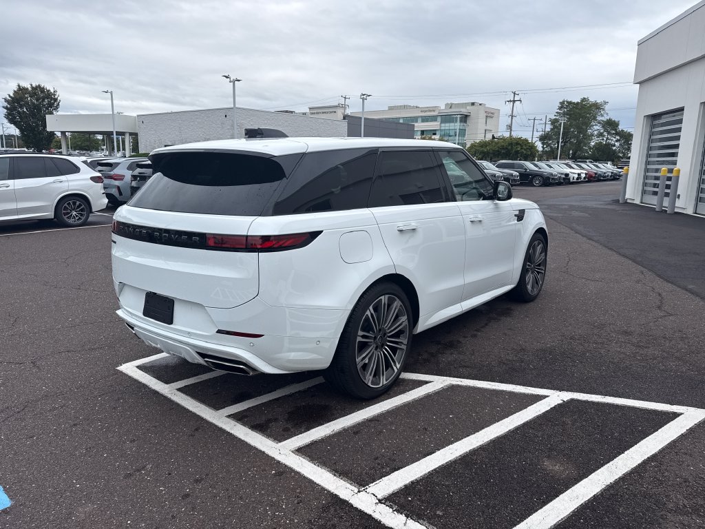 Used 2024 Land Rover Range Rover Sport Dynamic SE AWD/4WD image 5