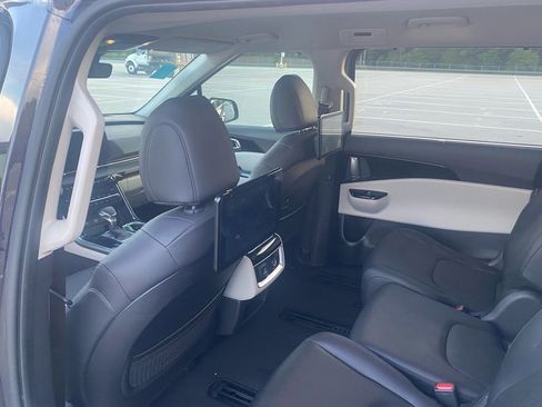 Used 2024 Kia Carnival SX FWD image 3