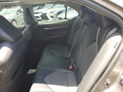 Used 2022 Toyota Camry SE w/ Audio Upgrade Package FWD image 12