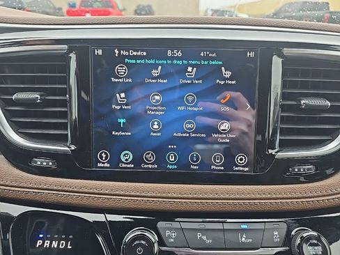 Used 2020 Chrysler Pacifica Limited w/ Advanced Safetytec Group FWD image 19