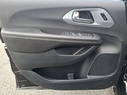 New 2026 Chrysler Pacifica Limited w/ S Appearance Package image 10