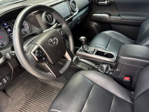 Used 2023 Toyota Tacoma TRD Off-Road w/ TRD Premium Off Road Package image 12