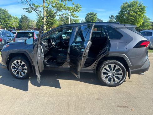 Used 2022 Toyota RAV4 XLE Premium AWD/4WD image 26