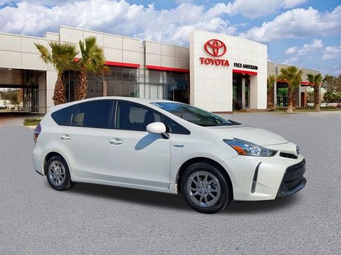 Used 2015 Toyota Prius V Three image 1