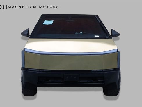 Used 2024 Tesla Cybertruck AWD Crew Cab image 4