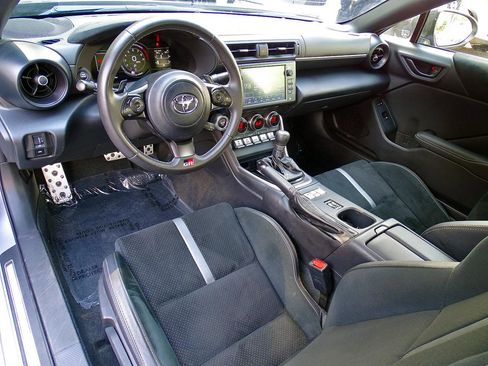 Used 2024 Toyota GR86 Premium RWD image 24