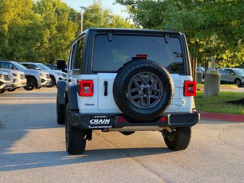 Used 2026 Jeep Wrangler Unlimited Sport AWD/4WD image 5