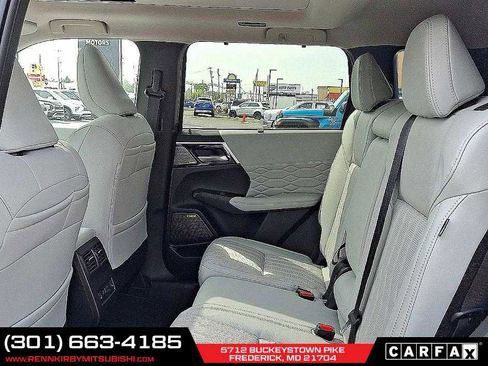 New 2025 Mitsubishi Outlander AWD image 11