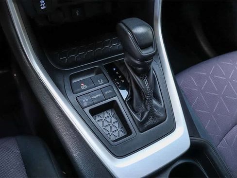 Used 2020 Toyota RAV4 XLE w/ Carpet Mat Package image 20