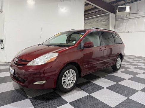 Used 2008 Toyota Sienna XLE image 9