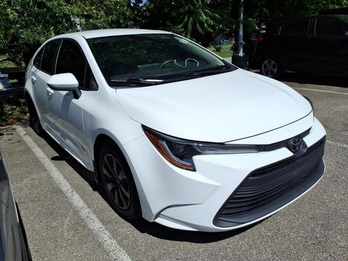 Used 2024 Toyota Corolla LE FWD image 2
